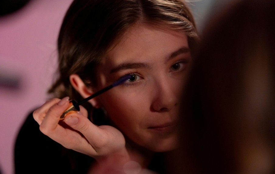 How To Make Your Mascara Smudge-Proof In Monsoon