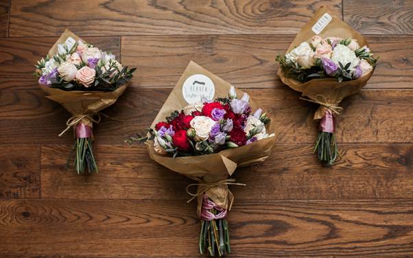 Why Couples Prefer Online Flower Delivery in Singapore for Anniversary Surprises